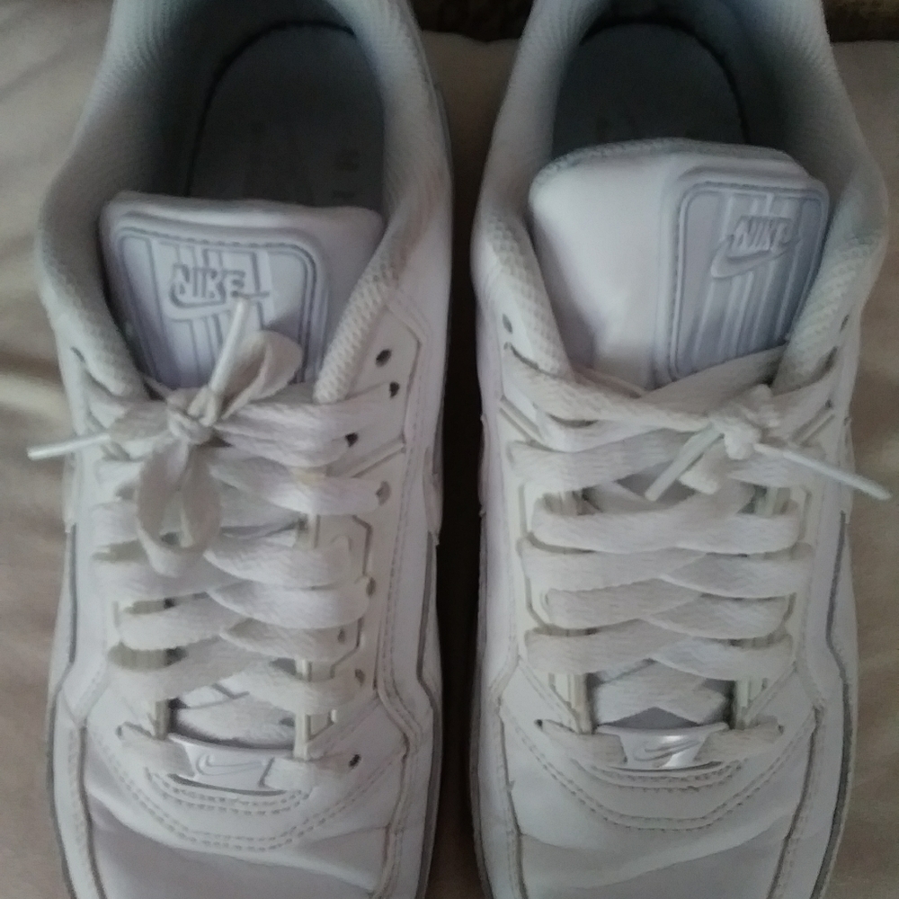 Nike Air Max Men's size 9 (white) pre owned
